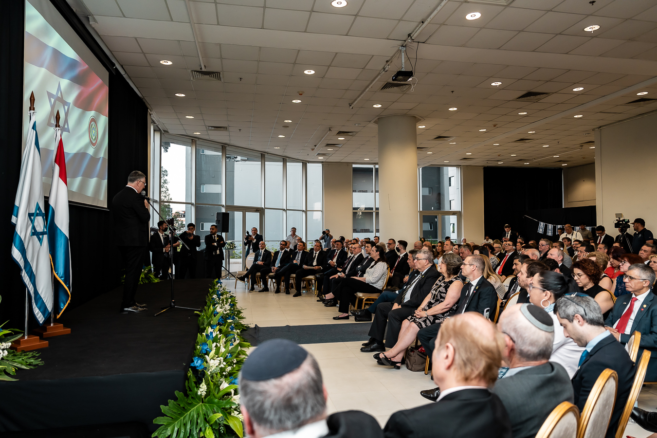 Wide view of Paraguayan teachers attending an Instrumental Enrichment session with Feuerstein Institute trainers. Strengthening Education in Paraguay
